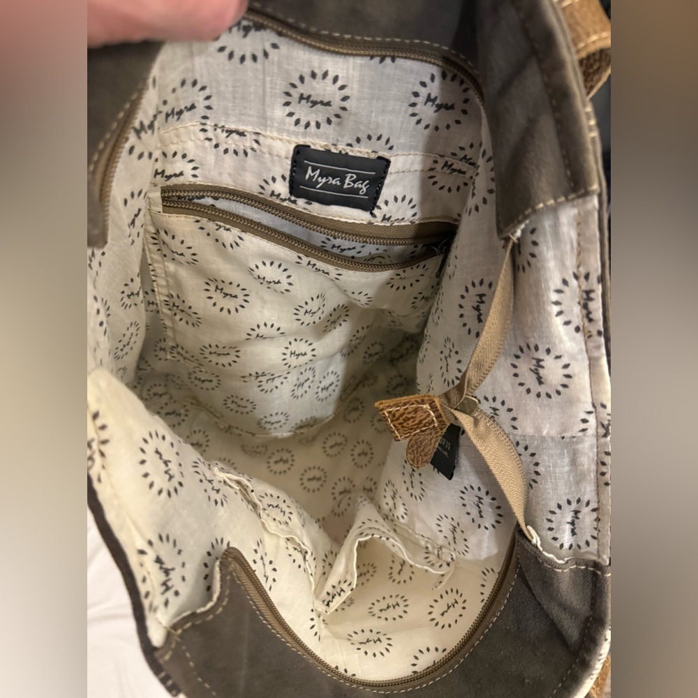 Myra Key Tote Bag - Missing Key - Euc - image 5